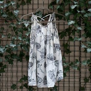 ♥️sold ♥️Banana Republic sleeveless tie top